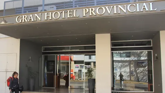 Trabajan en un plan para rebajar servicios a los sectores más golpeados por el virus