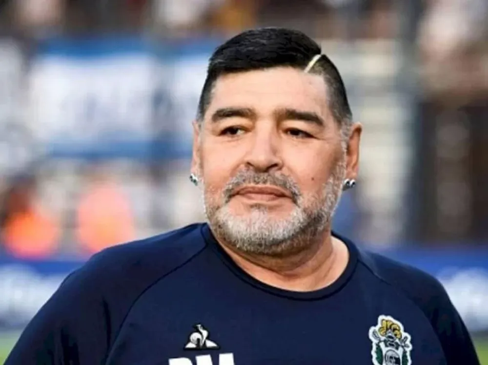 Un ex DT de Francia ironizó sobre la muerte de Maradona en una conferencia