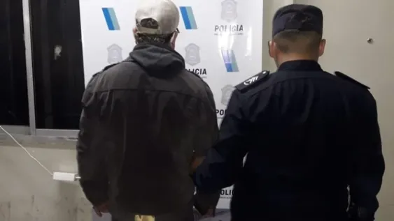 Matan a puñaladas a un joven y por el crimen detienen a un sospechoso