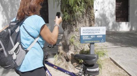 La instalación de nuevas  audioguías, con retraso