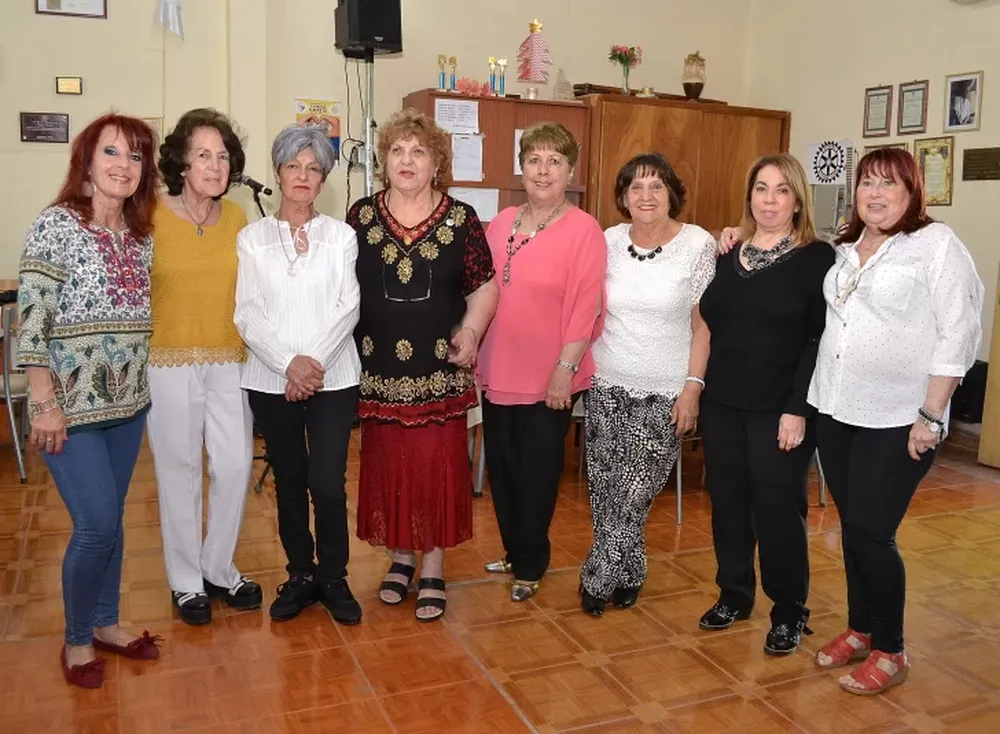 Agasajo a las madres en el Rotary Club de Rivadavia