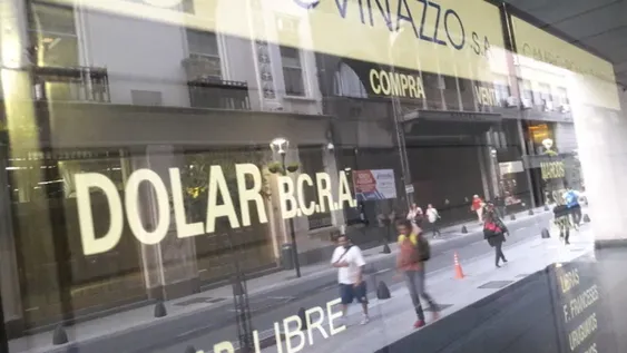 El BCRA volvió vender divisas pero el dólar marcó un nuevo récord $23,22