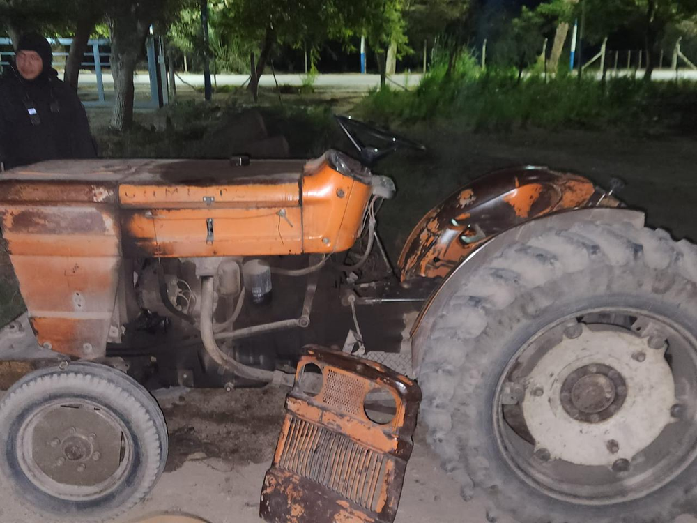 El tractor que el sujeto intentó robar.