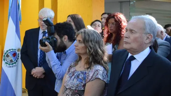 Por ahora, la Corte sostiene a funcionaria suspendida por una entidad profesional