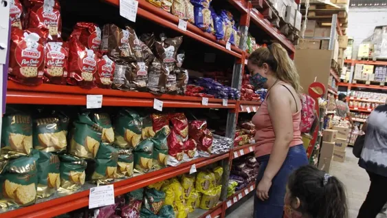 Combo oficial: cierran acuerdos para canasta navideña, chacinados y vinos