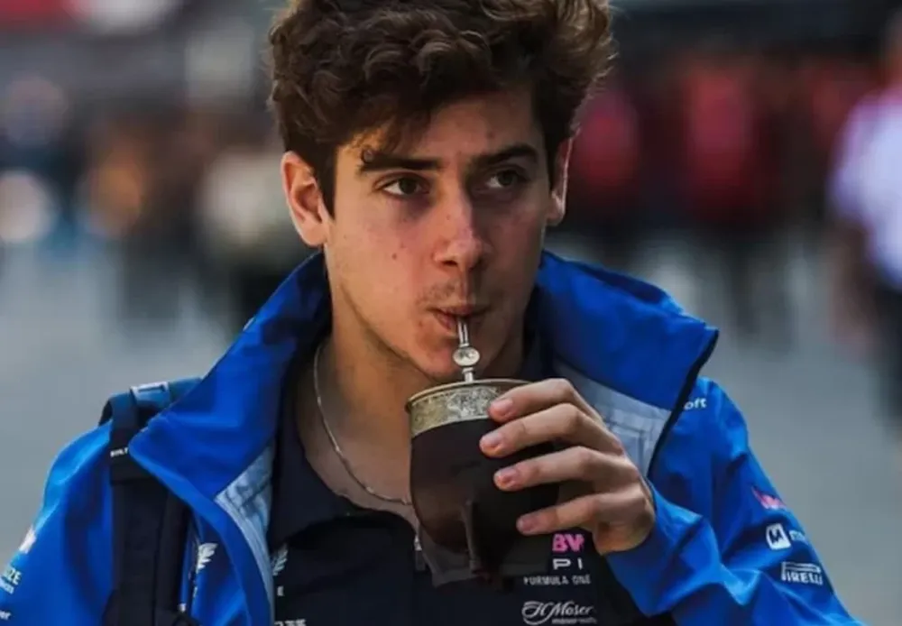 TOMANDO MATE, Franco espera expectante conducir uno de los Alpine en Monza.