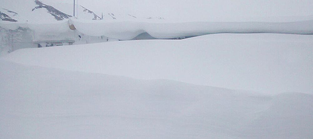 Veladero: continúan los trabajos para despejar el camino que tiene hasta 5 metros de nieve