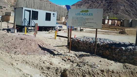 camino a los azules, en imagenes: nieve, maquinas y la labor para llegar al campamento