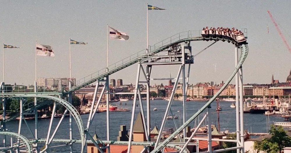 Un muerto y nueve heridos en el descarrilamiento en una montaña rusa