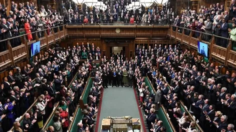 El presidente Zelenski dijo que Ucrania resistirá “cueste lo que cueste”