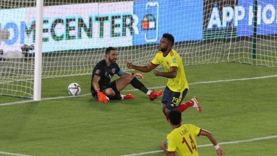 Colombia venció a Chile “en un minuto” y alcanzó a Ecuador en el cuarto escalón
