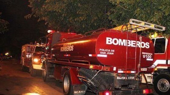 Incendio arrasó con parte de un camión  del hijo de Juan Carlos Abarca: ¿fue intencional?