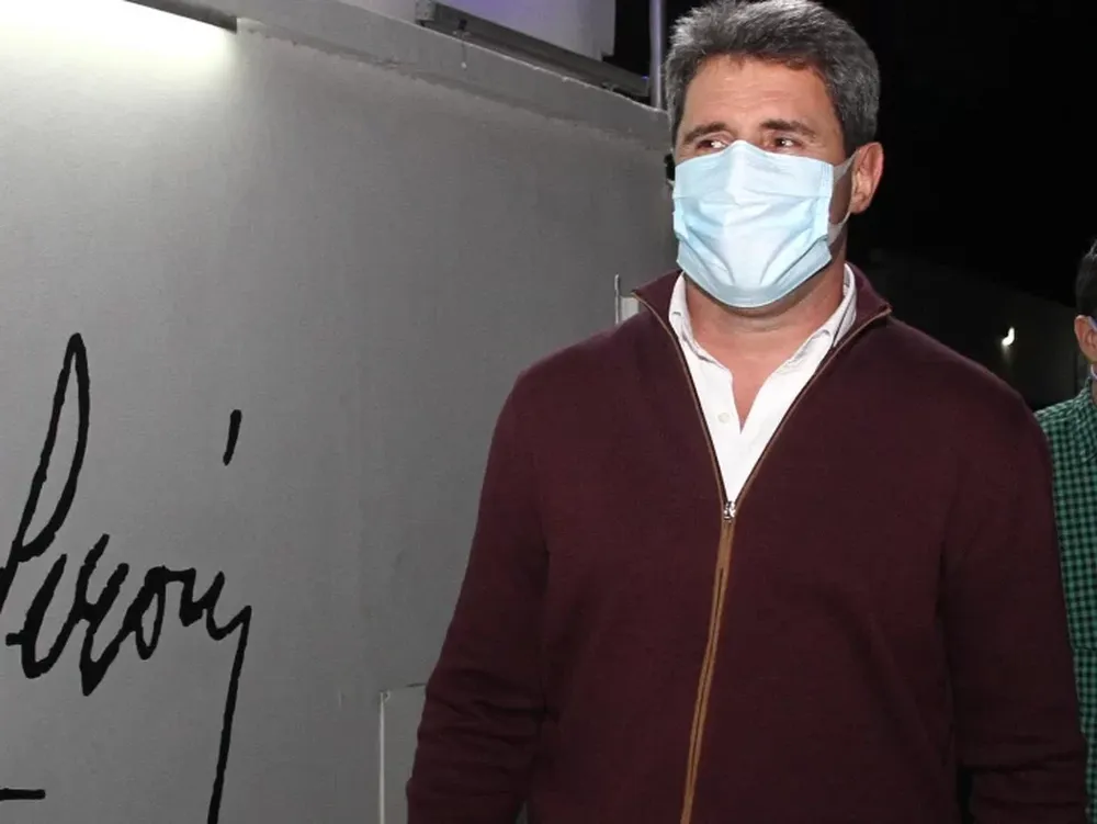 La salud de Uñac: está estable y realiza caminatas cortas