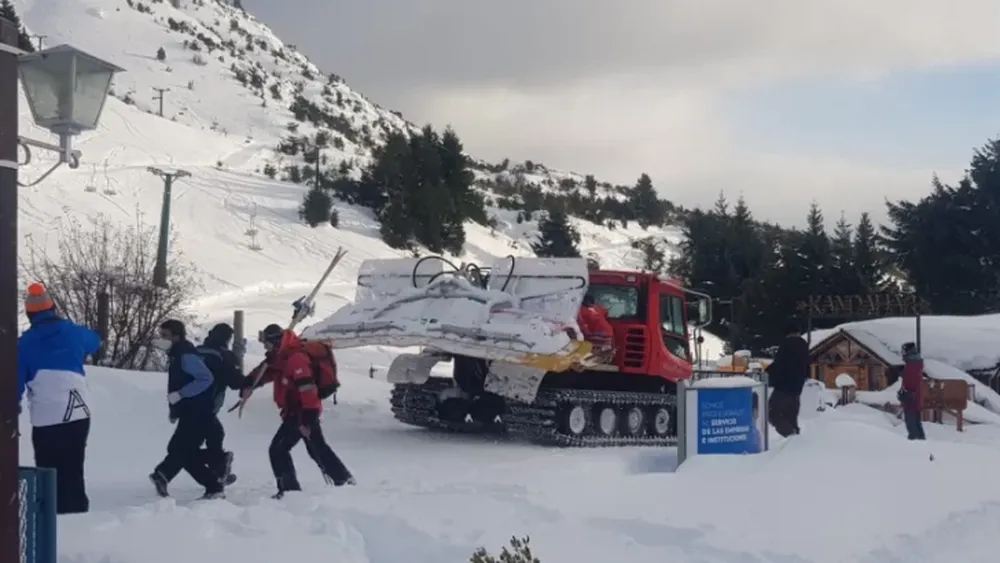 Murió el jefe de patrulla del Cerro Catedral alcanzado por una avalancha