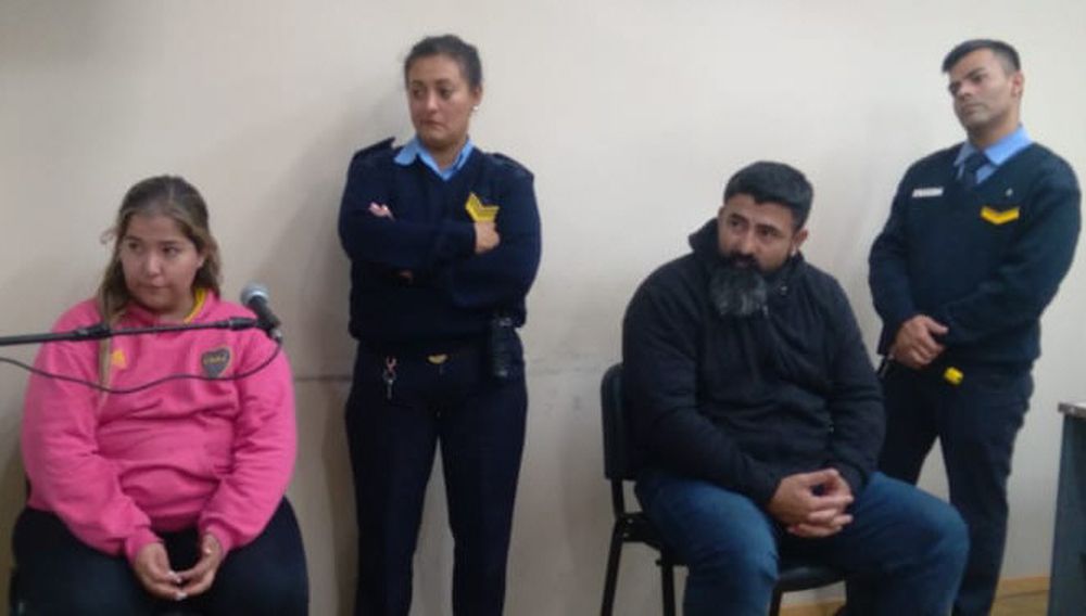 KAREN HEREDIA y el pastor evangélico, Carlos Alberto Balmaceda, seguirán presos. El juez Roberto Montilla, ordenó que pasen un mes con prisión preventiva en la cárcel de Chimbas.