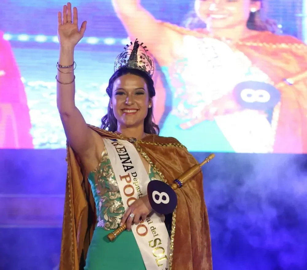 Liseth, de 26 años, fue coronada anoche como Reina de Pocito