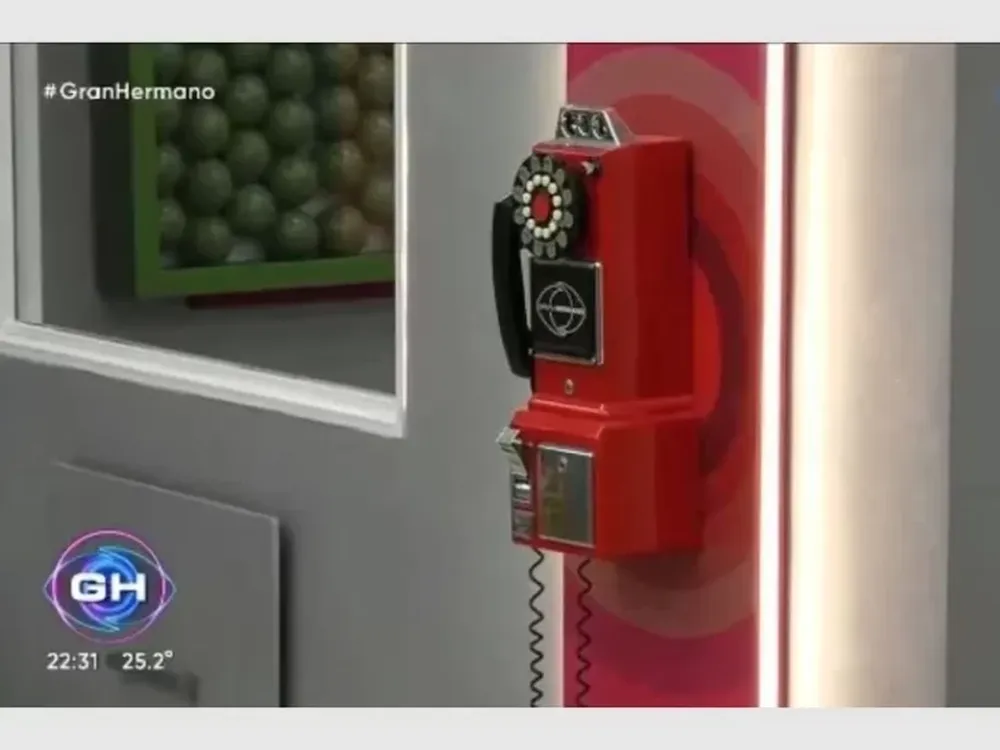 La insólita pelea entre dos jugadores de Gran Hermano que dejó roto el teléfono