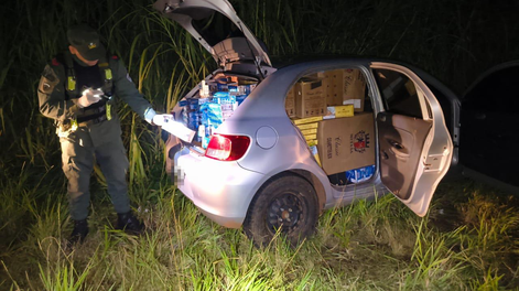 El vehículo secuestrado con la mercadería en el interior.
