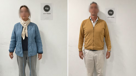 La increíble versión que dio la mujer acusada de tener sexo en un avión