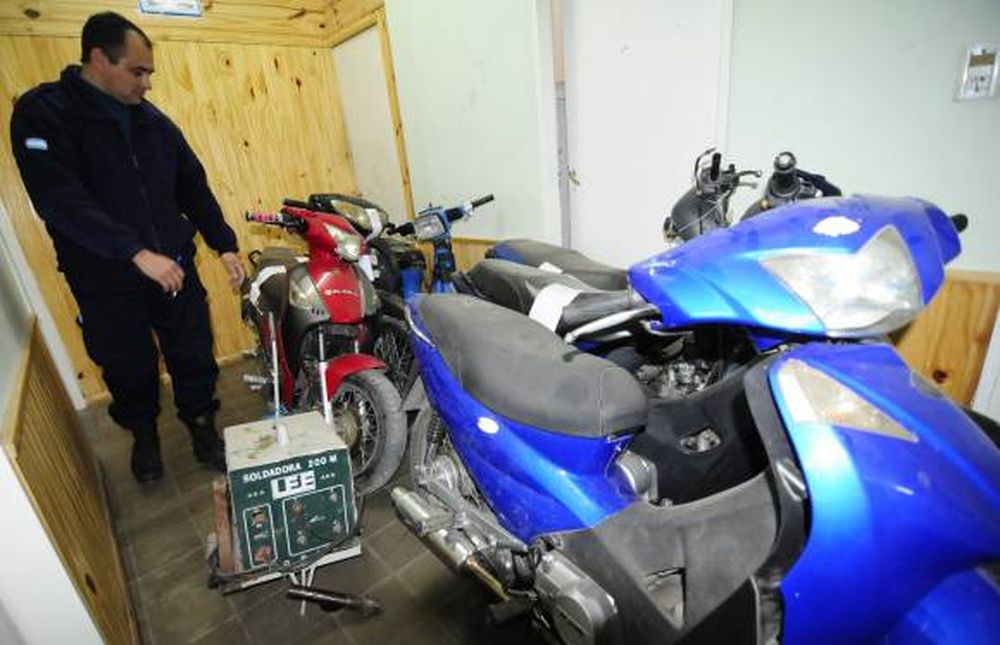 Hallan 5 motos, serían robadas