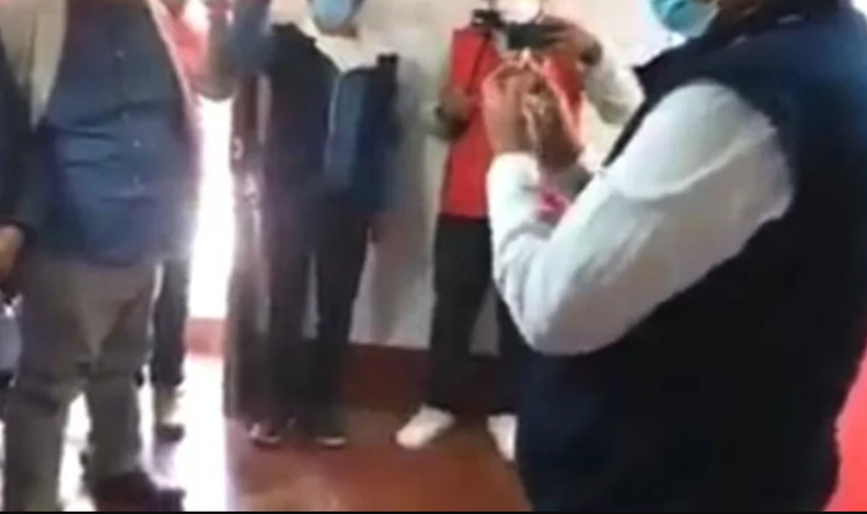 Una moneda al aire desempató la elección de alcalde en un pueblo de Perú