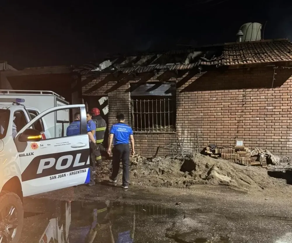 El padre y su hija de 22 años lograron escapar del fuego.