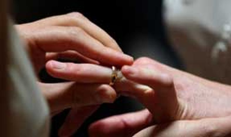 “Casate con mi esposo”