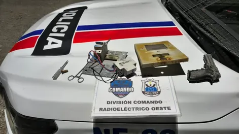 Cayó un hombre en Rivadavia por intentar robar cables en una plaza: portaba una pistola de juguete