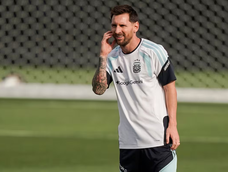 Lionel Messi saltó al campo de juego en la práctica de Kansas City de buen ánimo Lionel Messi saltó al campo de juego en la práctica de Kansas City de buen ánimo