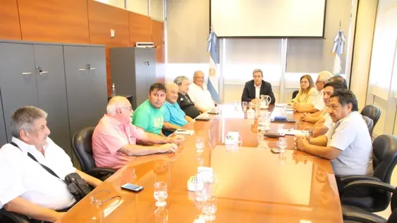 Estatales acordaron un aumento del 17% con cláusula gatillo y una suba en el adicional