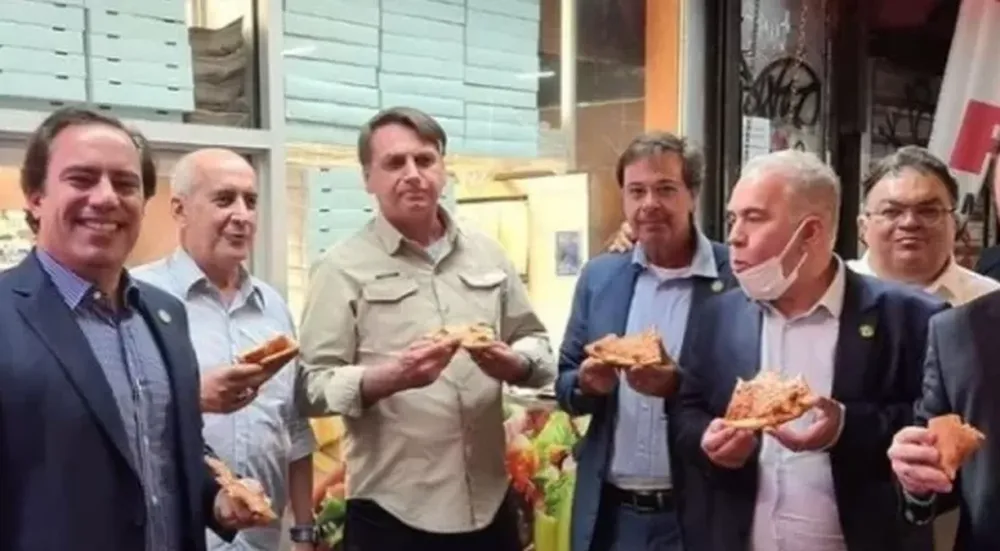Mandaron a Bolsonaro a comer a la vereda en Nueva York