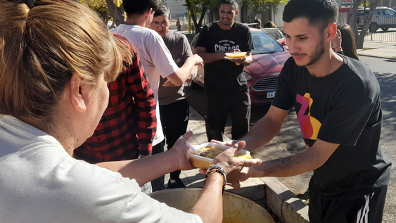 un locro patrio con sabor solidario en san expedito, la accion que busca concretar el grupo unidos x un sueno