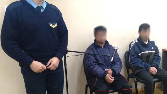 ¿Dos jóvenes violaban a sus tres hermanas?