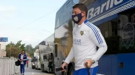 Battaglia tuvo banca de los hinchas en su arribo a Santiago