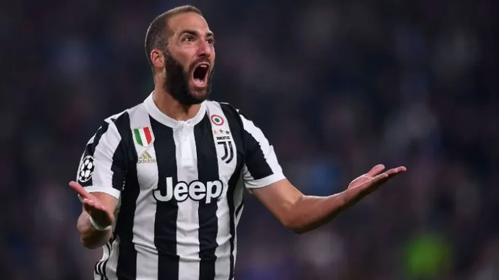 Higuaín, al quirófano