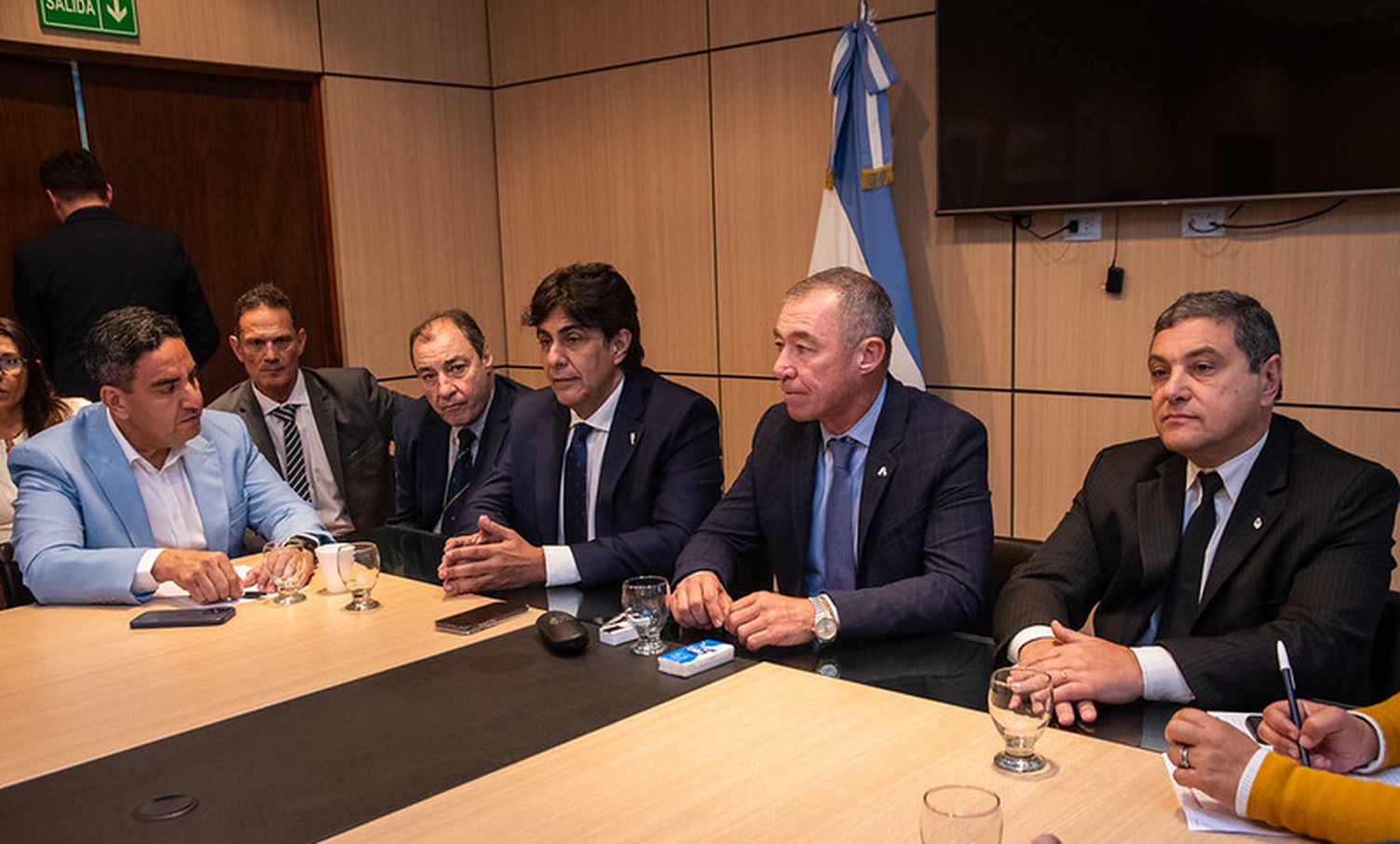 Tras la exposición de Gutiérrez, el oficialismo ratificó su apoyo a los créditos y el PJ mantuvo sus dudas: Permitirá a San Juan avanzar, dijo Usin