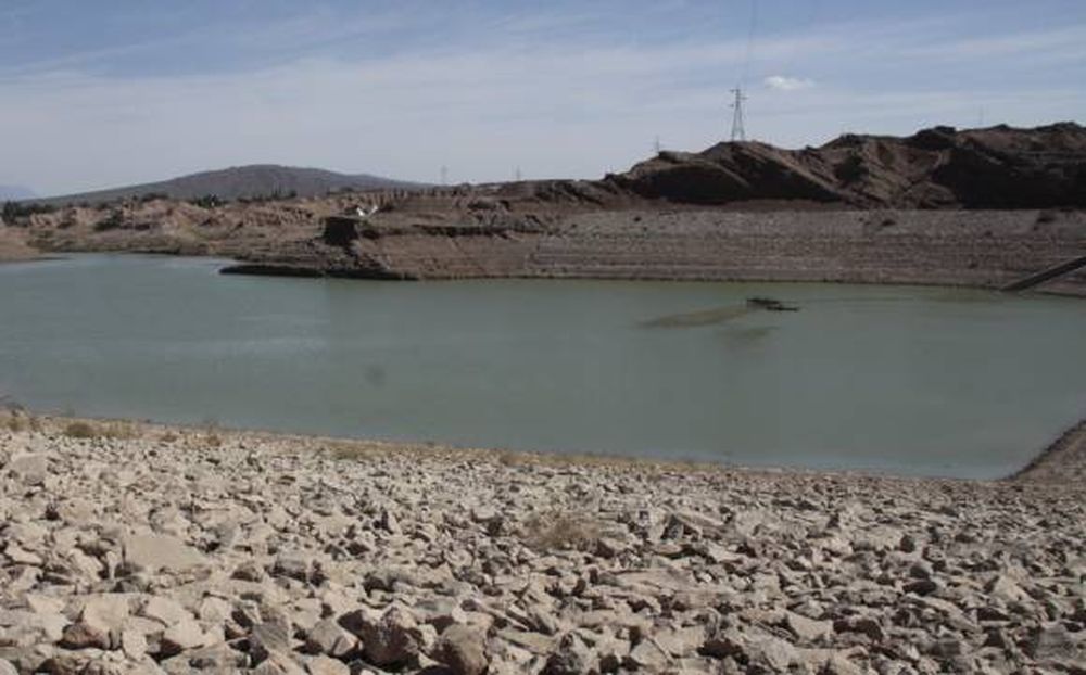Trae más agua el río, pero la distribución es igual de “austera”