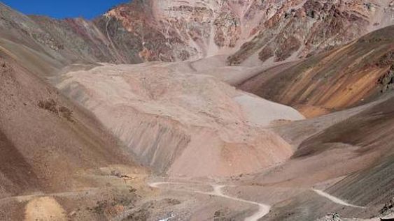 Los glaciares continúan teniendo protección automática, pero las geoformas como los glaciares de escombro (foto), pueden ser retirados del inventario si prueban que no tiene relevancia hídrica.&nbsp;