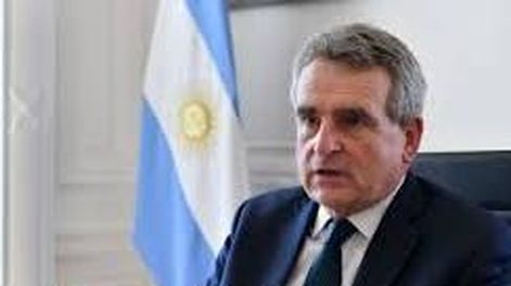 Rossi lanzó candidatura presidencial