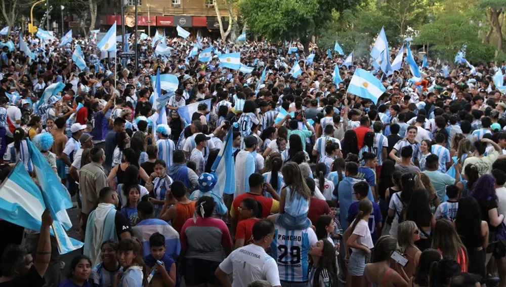 Desahogo y fiesta total en la Plaza 25