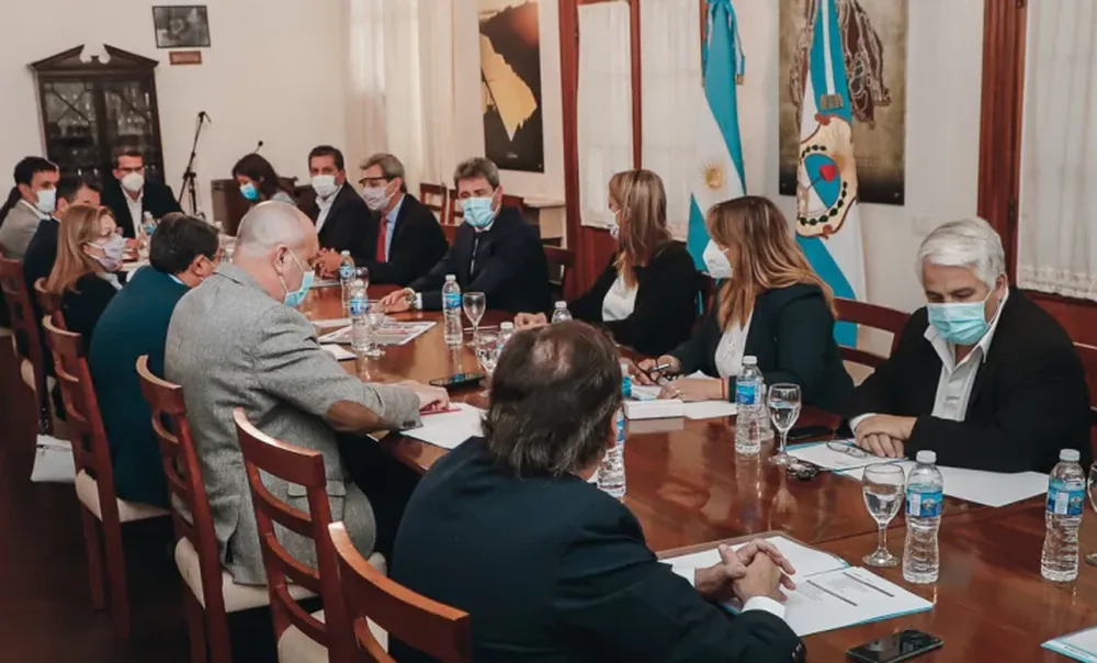 Extremar controles sin volver a Fase I, conclusiones de una extensa reunión de Gabinete