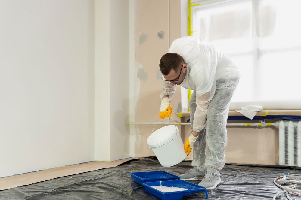 El costo de pintar una vivienda varía según la superficie, el estado de las paredes, los materiales y el trabajo requerido.
