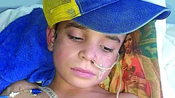 Thiago despertó y lo sentaron por primera vez