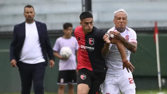 EN EL DEBUT del Ogro Fabbiani, como DT, Newells no puede levantar cabeza y cayó ayer su visita a Barracas Central.