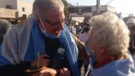 Un intendente santafesino participó de la marcha del lunes y tiene coronavirus