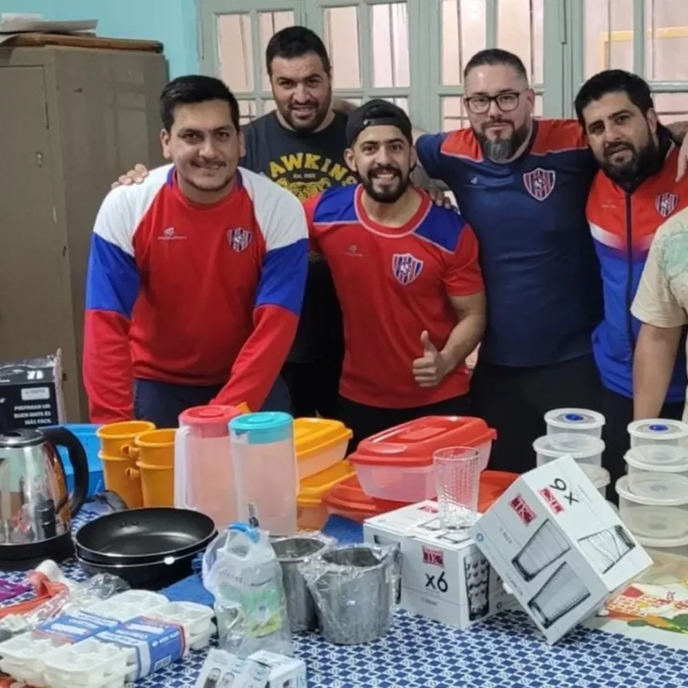 Peñarol resurge: mientras un Triunvirato lo pone de pie, un grupo de hinchas ayuda a pulmón