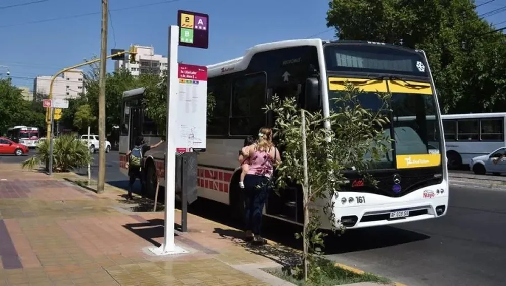 Paro de colectivos: reunión clave para evitar la medida de fuerza prevista para mañana