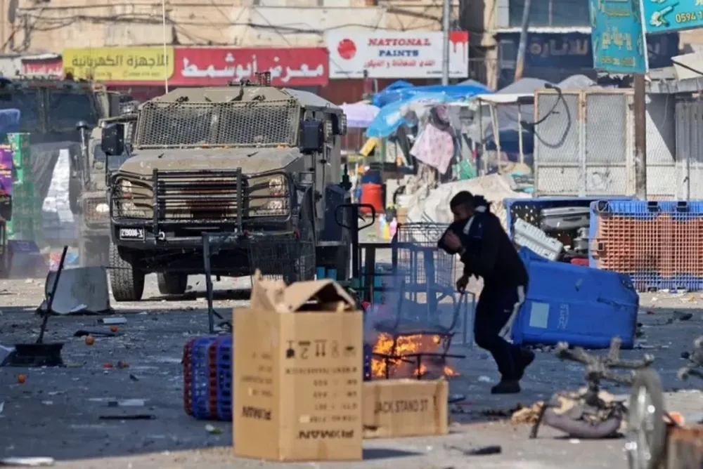 Nueve palestinos muertos y un centenar de heridos en letal incursión israelí en Cisjordania