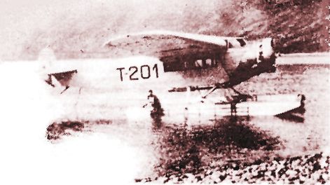 EL HIDROAVIÓN comandado por César Augusto Balaguer al acuatizar cerca de Ushuaia.