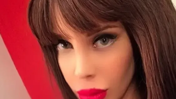 Charlotte Caniggia se puso un top que dejó ver su delantera